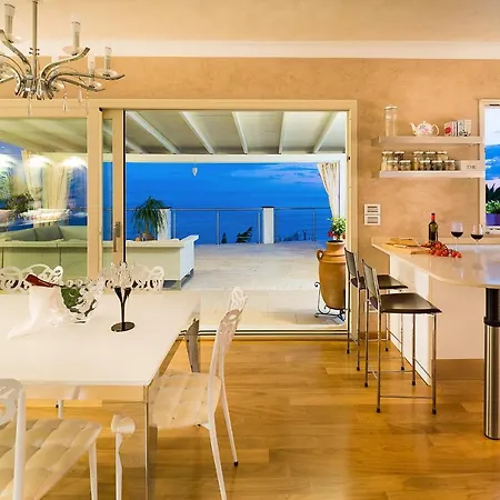 Luce Villa Letojanni